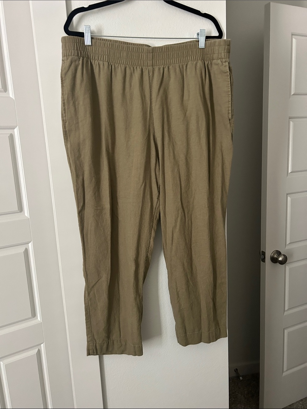 Old Navy Straight-Leg Pull-On Pants in Green